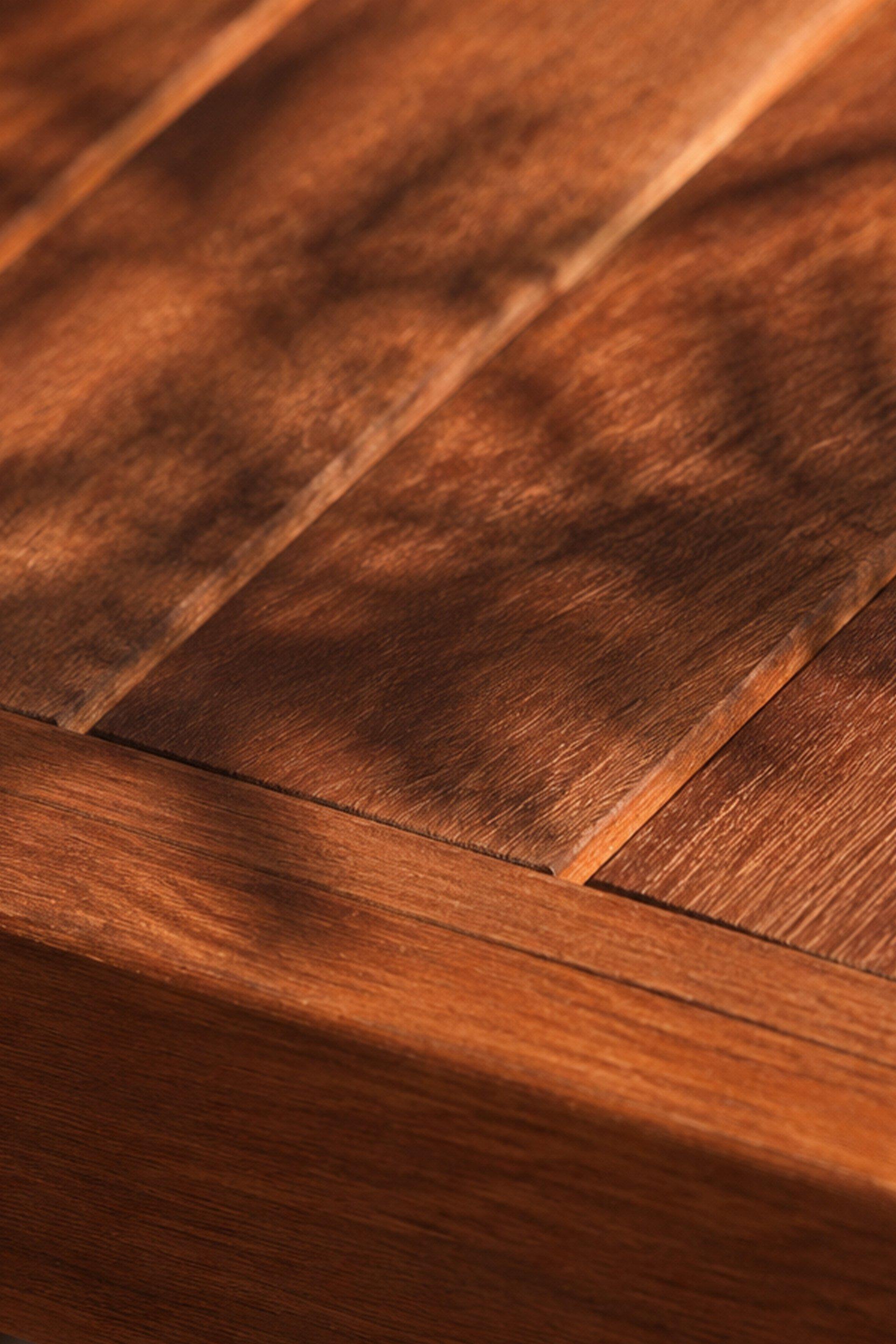 Zoomed in Wood Static